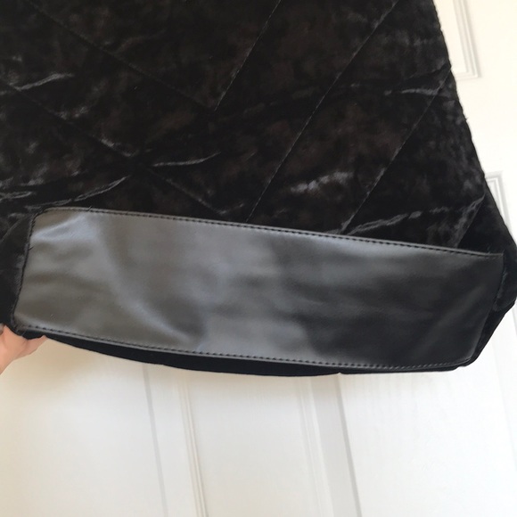 NWT Victoria’s Secret Black Velvet Shopping Tote - Picture 5 of 7